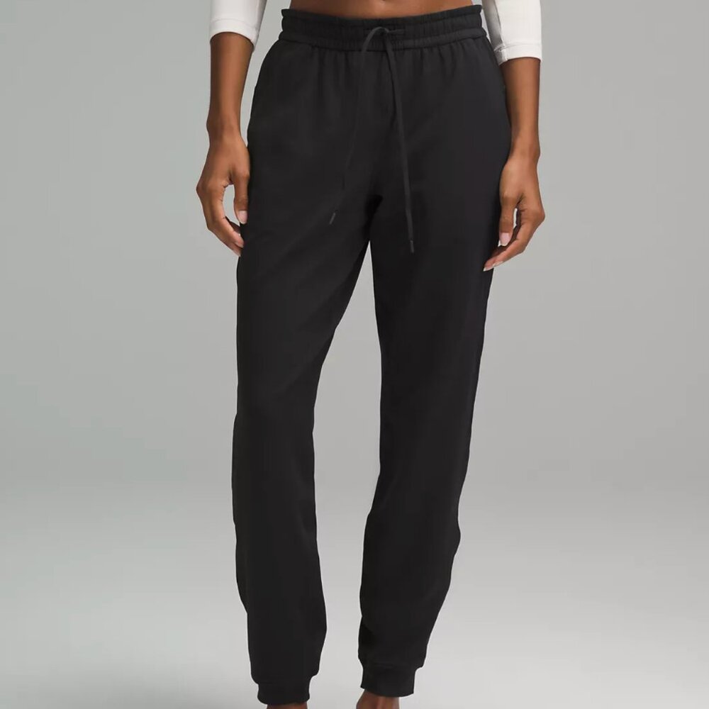 Lululemon Soft Jersey Classic Fit Midrise Jogger - Black, Size 6